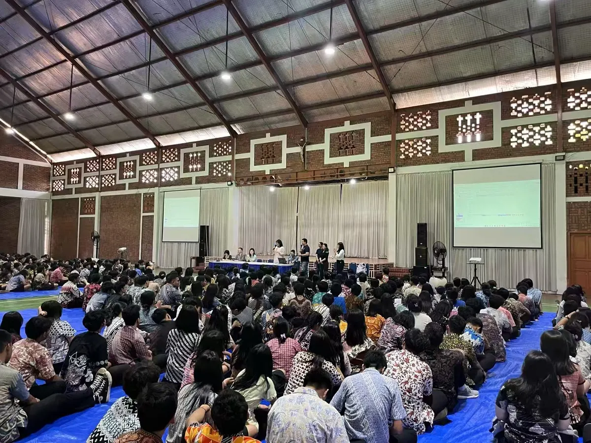 Презентация в школах Индонезии